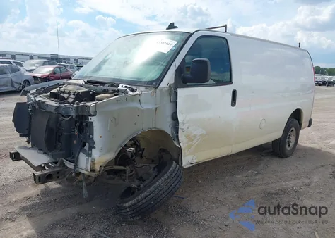 2018 Chevrolet Express 2500 Work Van z USA, uszkodzony, nr VIN 1GCWGAFPXJ1173441